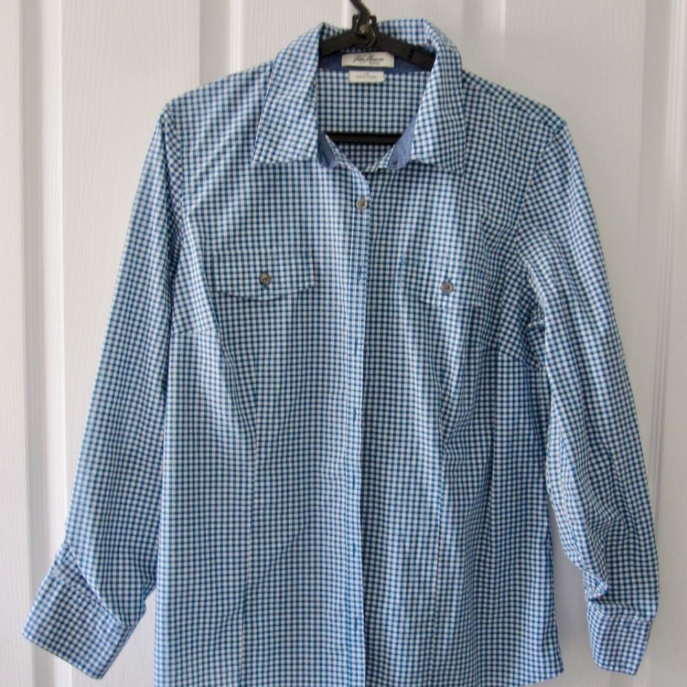 Woman's Van Heusen button up